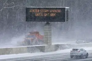 Cancelan más de 5 mil vuelos por tormenta invernal Elliott en EU - ZMG Noticias