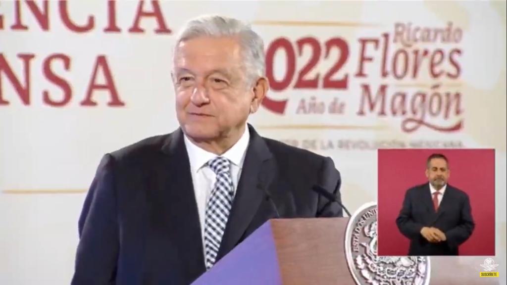 AMLO pide a Bad Bunny cantar gratis en el Zócalo capitalino