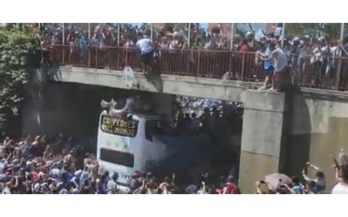 Interrumpen celebración Argentina por incidentes con aficionados - ZMG Noticias Suspenden celebraciones en Argentina tras incidente con aficionados
