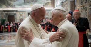 El próximo 5 de enero, el papa Francisco oficiará el funeral de Benedicto XVI