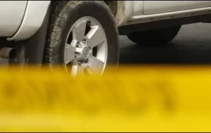 Roban camioneta y balean a dueño en taquería de Zapopan