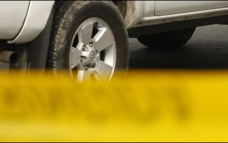 Roban camioneta y balean a dueño en taquería de Zapopan