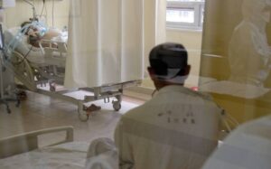 Continúan graves dos heridos en asalto a taquería; Fiscal del Estado