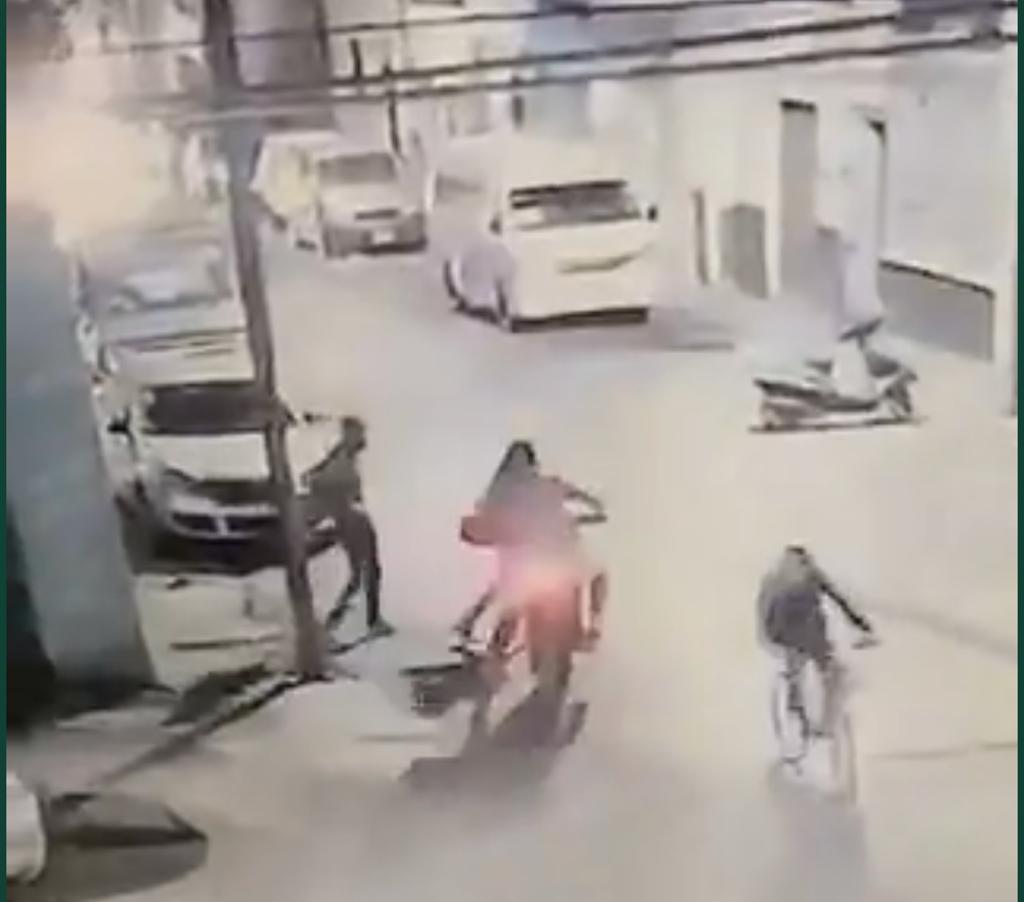 Dos sujetos asaltan a mujer en Oblatos