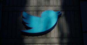 Elon Musk disuelve al consejo que asesoraba a Twitter