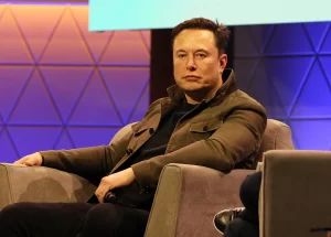 Anuncia Elon Musk implantes cerebrales para dentro de seis meses