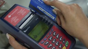 La clonación de tarjeta es un delito, te decimos cómo evitarlo