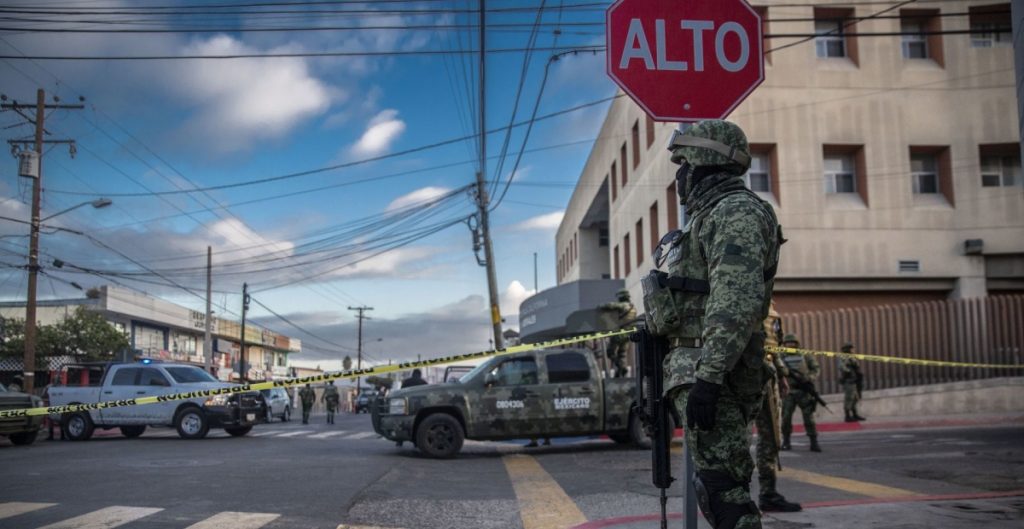 Fiscalía de Baja California investiga el hallazgo de seis cuerpos dentro de una camioneta en Tijuana