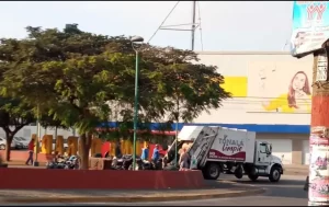A falta de recolección de basura, habitantes de Tonalá la dejan en áreas públicas