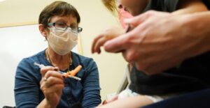 La OMS prevé que las emergencias mundiales por la Covid-19 y la mpox finalicen el próximo año