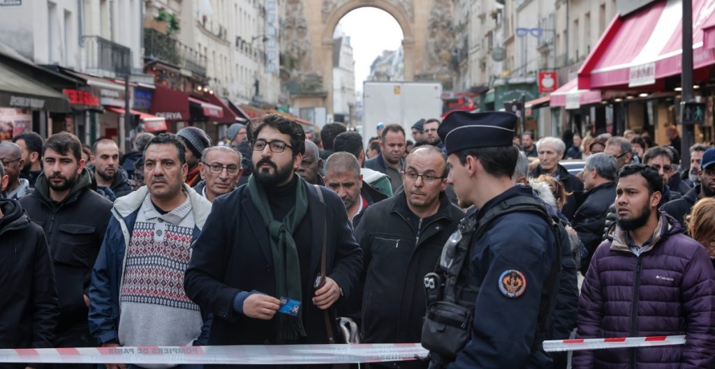 Tiroteo en el centro de París deja dos muertos y cuatro heridos; hay un sospechoso detenido