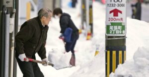 17 muertos y 90 heridos dejan las fuertes nevadas en Japón