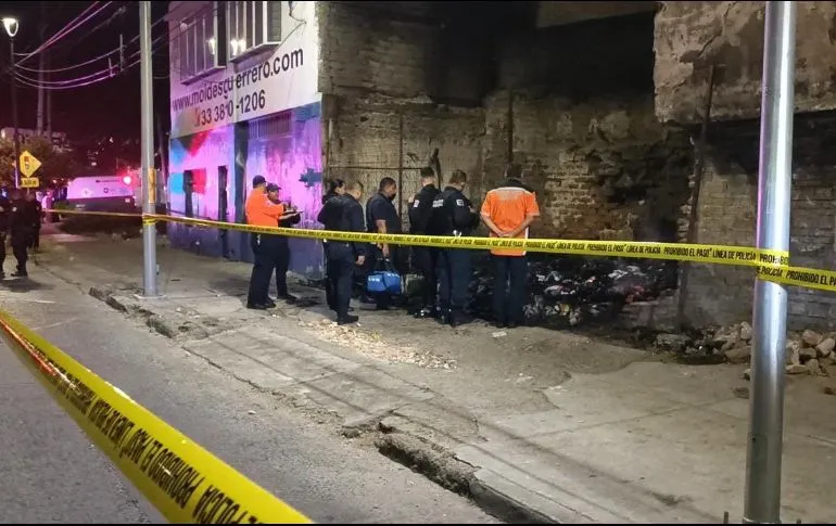 Encuentran hombre calcinado entre la basura.