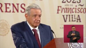 “Están exagerando un poquito”: AMLO en ralación al pleito entre taxistas de Cancún