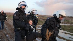 Policía alemana detiene a Greta Thunberg