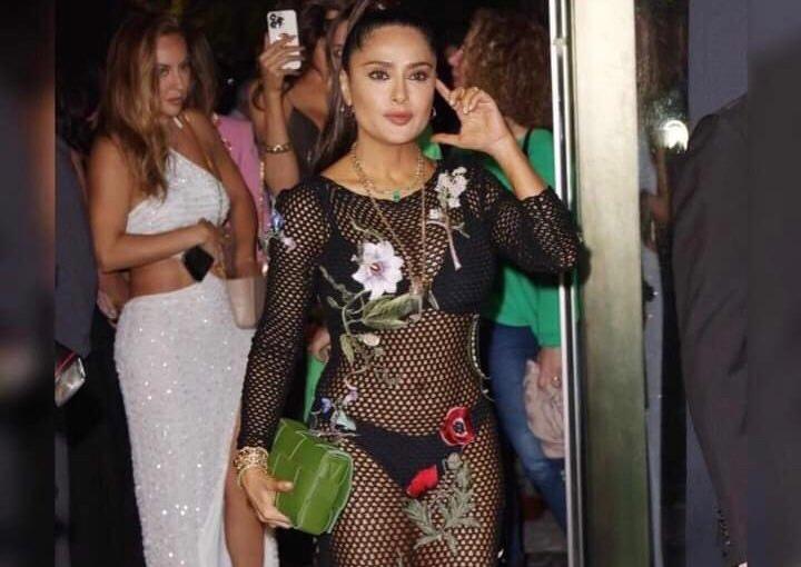 Salma Hayek seduce con un vestido de impacto