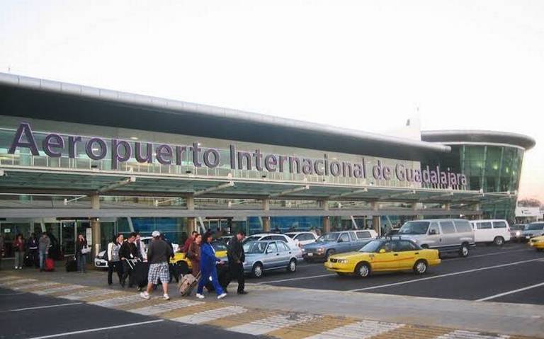 Confunden a sacerdote jesuita con taxista y le cobran derecho de piso ante colegas estadounidenses