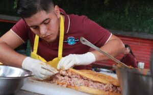 Día de Reyes: En Jalisco se prepara una mega rosca de torta ahogada