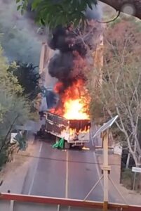 Dos camiones incendiados y detonaciones de arma de fuego en Autlán - ZMG Noticias