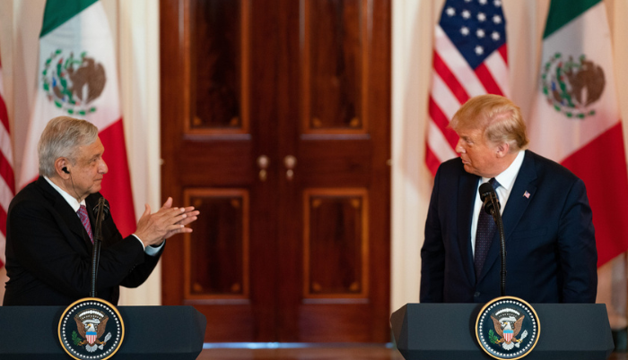 Trump presume haber sometido a AMLO para aceptar el programa "Quédate en México" - ZMG Noticias