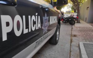 Abandonan dos cuerpos dentro de un vehículo en Zapopan