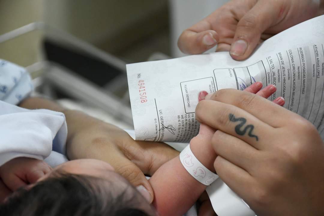 Bebés que nacen en Hospital General de Zapopan reciben kit de primera infancia y acta de nacimiento gratuitos - ZMG Noticias