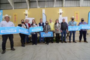 Entregan apoyos a productores agrícolas afectados por desastres naturales en 2022 - ZMG Noticias