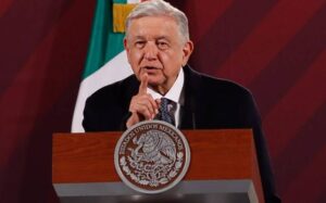 “Puro choro mareador”: AMLO sobre mensaje del rector en relación a plagio de Yasmín