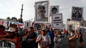 Se reúnen miles de peruanos para manifestarse en contra del gobierno de Boluarte