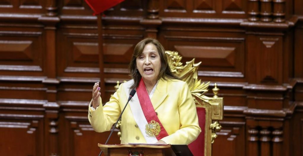 Congresistas de Perú presentaron una moción para destituir a la presidenta Dina Boluarte