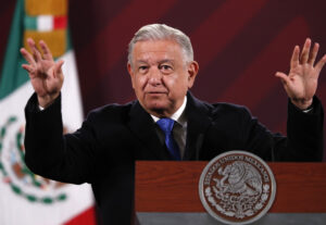 La prensa “protege” a García Luna: AMLO