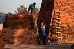Productores ladrilleros reciben apoyos por los meses que no pueden trabajar - ZMG Noticias