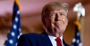 Un millón de dólares debe pagar Trump por presentar “demandas frívolas con motivos políticos”