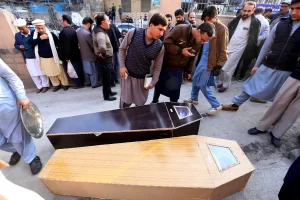 Más de 59 muertos por atentados suicidas en Pakistán