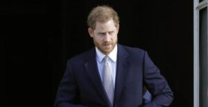 El príncipe Harry confiesa que consumió cocaína de adolescente y que mató a 25 talibanes durante su servicio en Afganistán