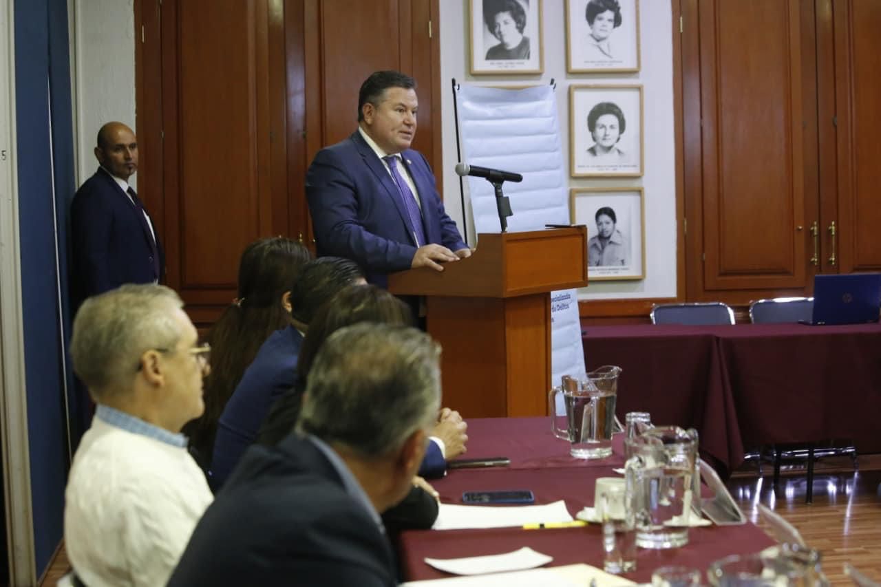 Al cumplir 8 años en el cargo, Ricardo Suro Gutiérrez rindió su informe en la Fiscalía Especializada en Delitos Electorales - ZMG Noticias