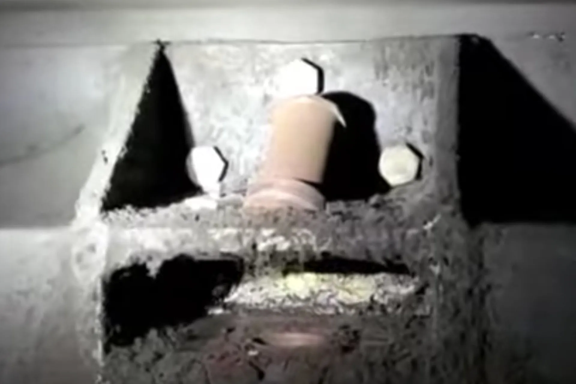 Un tornillo degollado, otro flojo y falta de anillo de seguridad, causas del desprendimiento de vagones en la línea 7 del metro