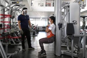 Hombre pierde la vida dentro de gimnasio y lo encuentran hasta el otro día