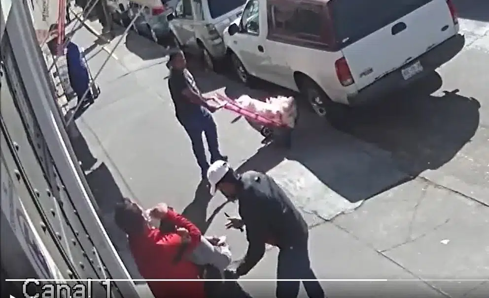 “Chineros” asaltando en plena luz del día cerca del Mercado de la Merced fueron grabados en video