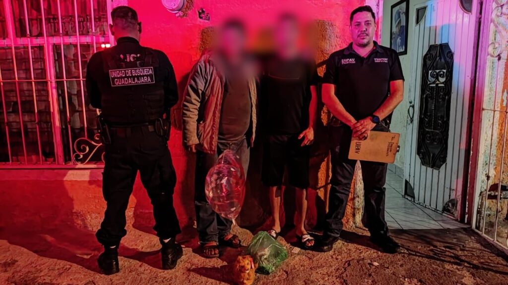 Con operativo Centro Histórico y UBDP, policías llevan a casa a joven extraviado.<br> - ZMG Noticias