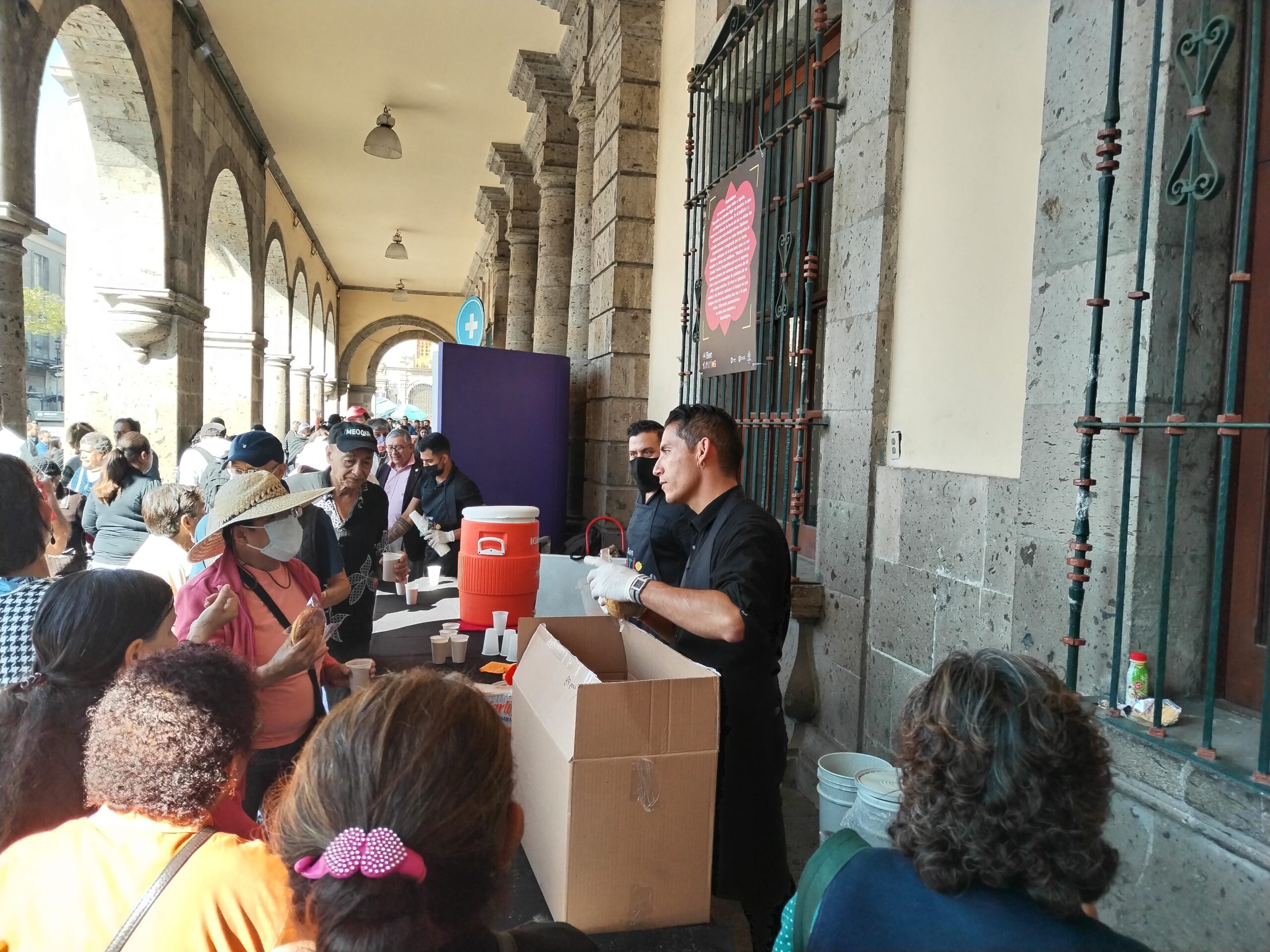 Regalan picones y chocolate caliente por el 481 aniversario de Guadalajara - ZMG Noticias