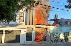 Desalmado es detenido por agredir a su madre y quemar su casa - ZMG Noticias Desalmado es detenido por agredir a su madre y quemar su casa - ZMG Noticias