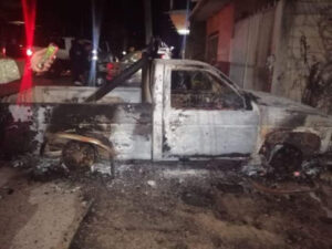 Se desata violencia en Tuzantla, Michoacán; atacan a policías e incendian carros - ZMG Noticias