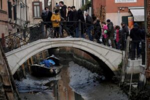 Sequía en Italia colapsa los canales de Venecia