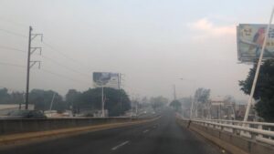 Denso humo causa molestias y confusión a habitantes de la zona metropolitana de Guadalajara tras incendio en el Bosque de la Primavera - ZMG Noticias