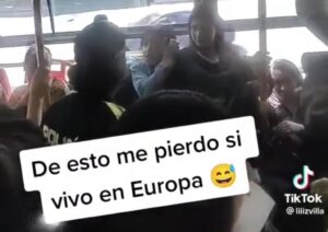 Pelea entre pasajeras por asiento en el autobús se vuelve viral por la polémica generada