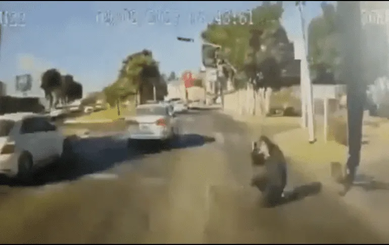 Hombre se lanza contra las llantas de un camión en Zapopan