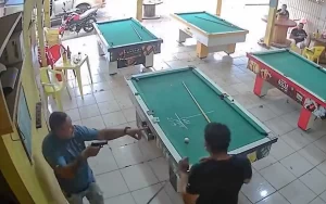 Dos sujetos quitan la vida a siete personas por ganarles en el billar (video)