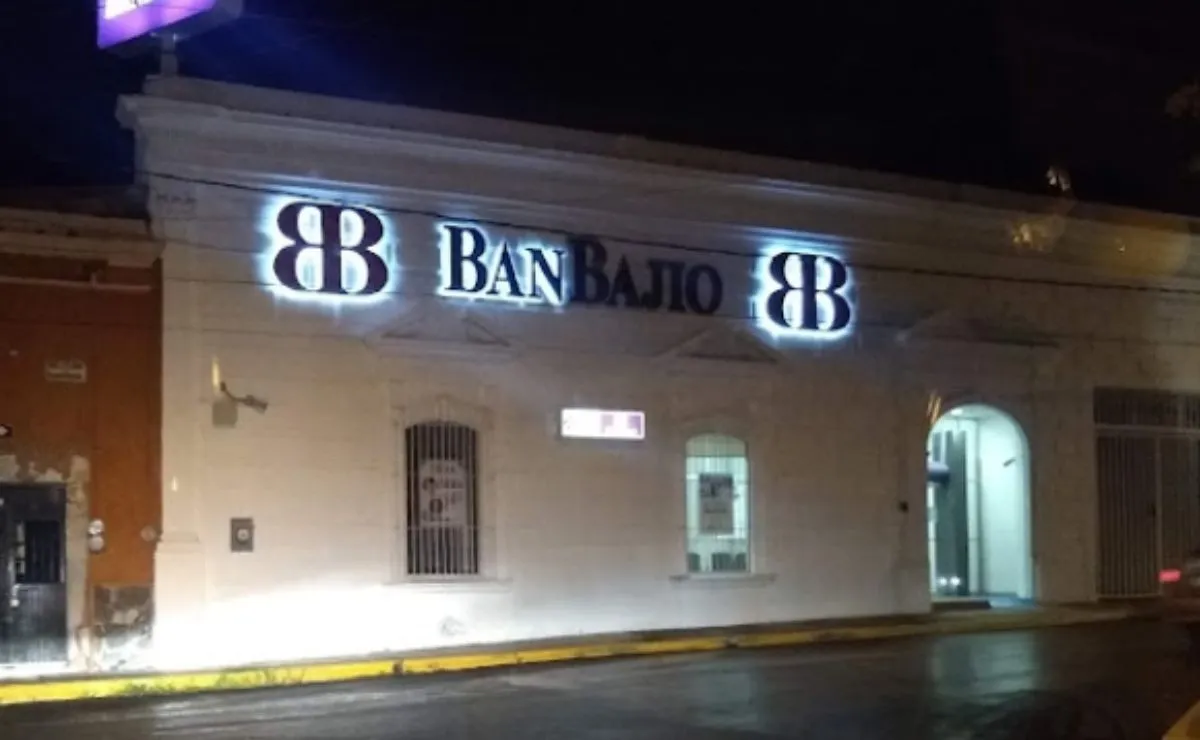 Abren bóveda de banco en Ameca y se llevan millonario botín