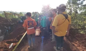 Bebé cae a pozo de 10 meteros y lo rescatan en Tailandia